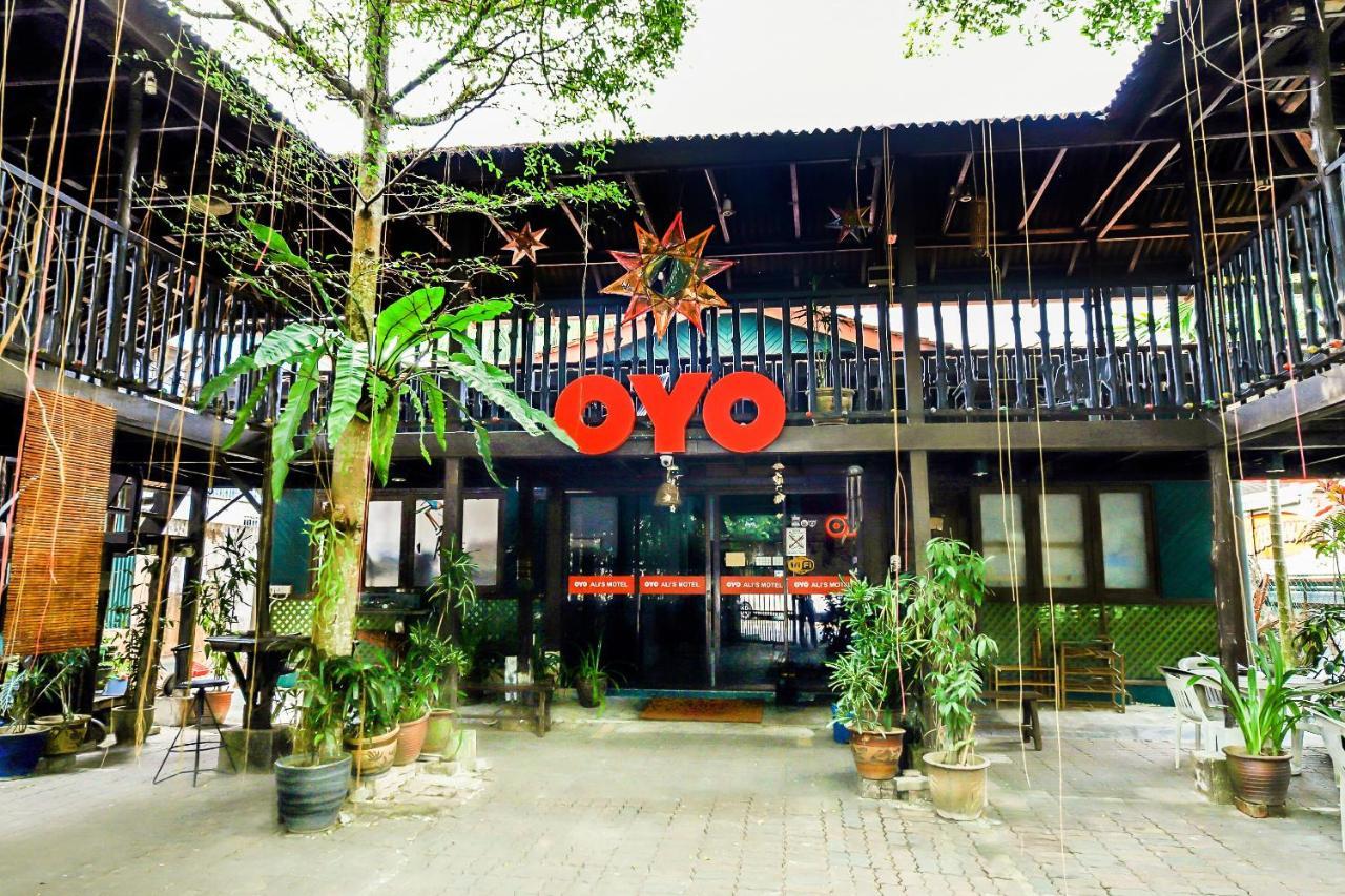 Oyo 1093 Ali'S Motel Teluk Bahang Exteriér fotografie