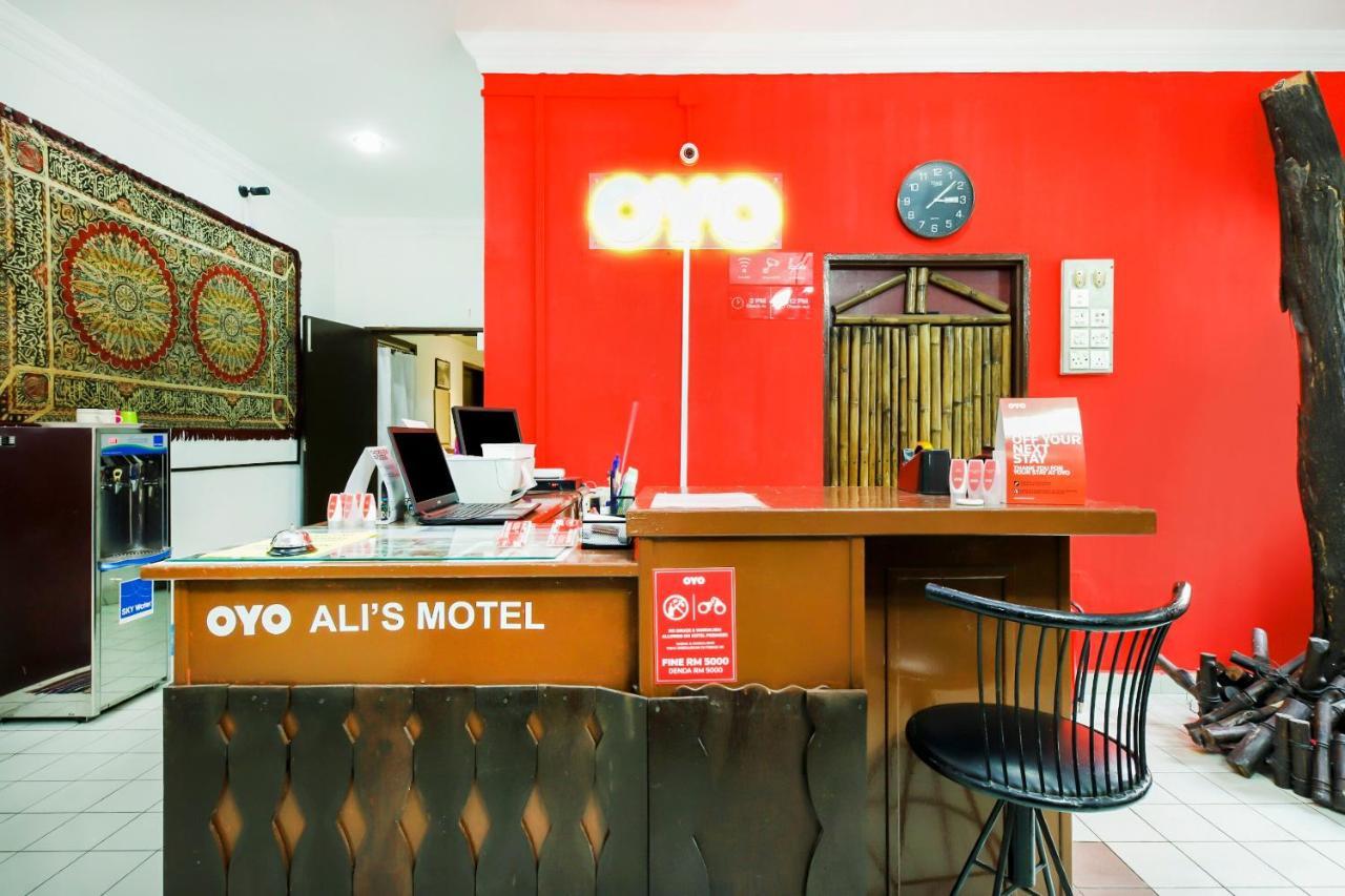 Oyo 1093 Ali'S Motel Teluk Bahang Exteriér fotografie